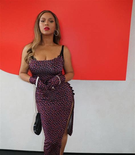 The Outfit Beyoncé Just Wore Is THAT Short! It appears that the “Formation” singer elected to skip wearing a shirt underneath ( as many celebrities have recently ), turning the sleek suit into an over-the-top-sexy look that we’re sure Jay-Z was quite pleased with. The 37-year-old completed her look with tiny cat eye sunglasses, hoop ...
